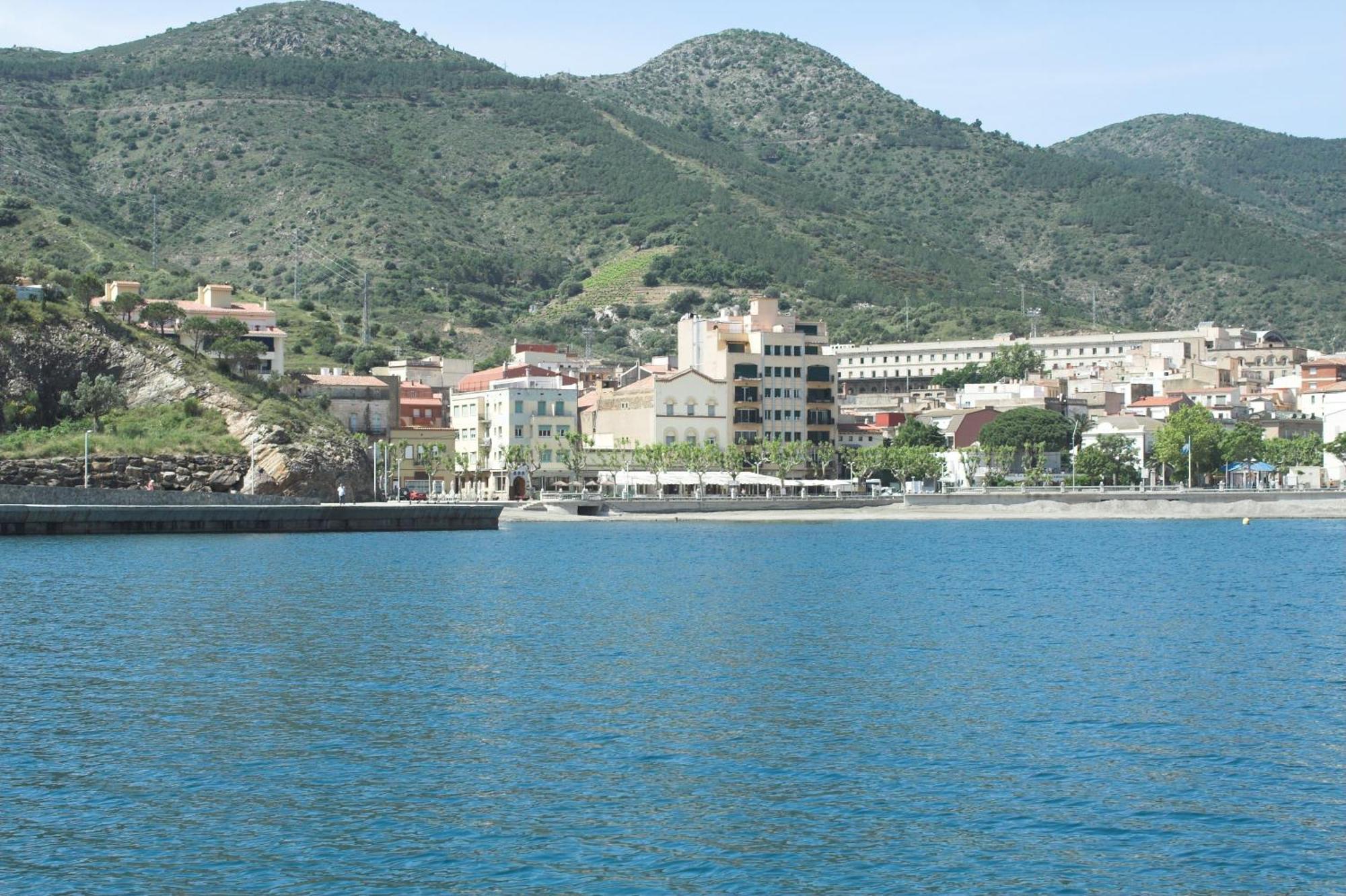 Hostal Juventus Portbou Exterior photo