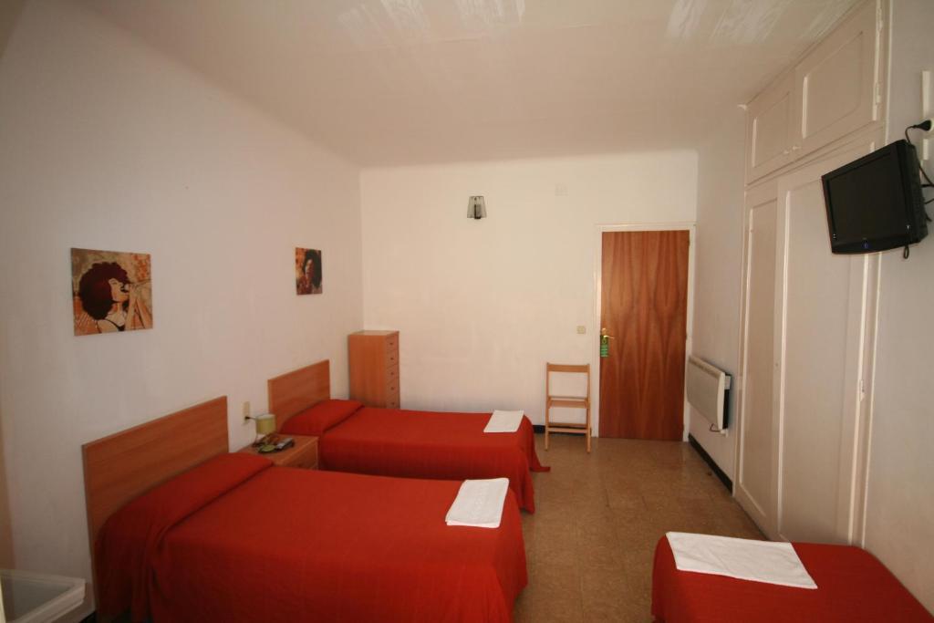 Hostal Juventus Portbou Room photo