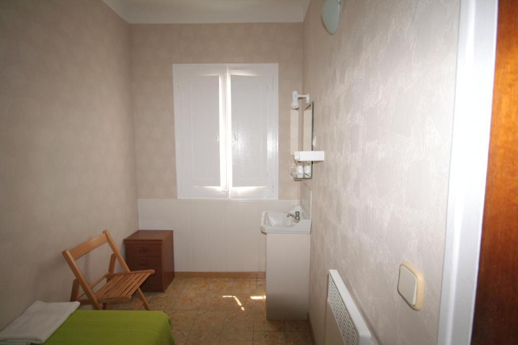 Hostal Juventus Portbou Room photo