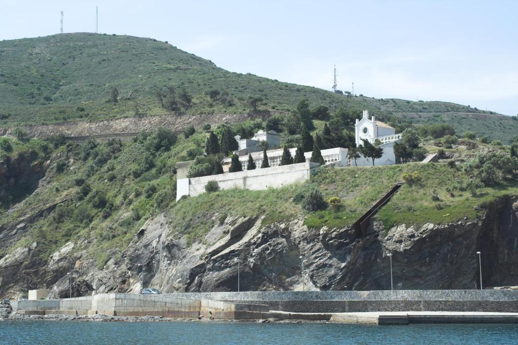 Hostal Juventus Portbou Exterior photo