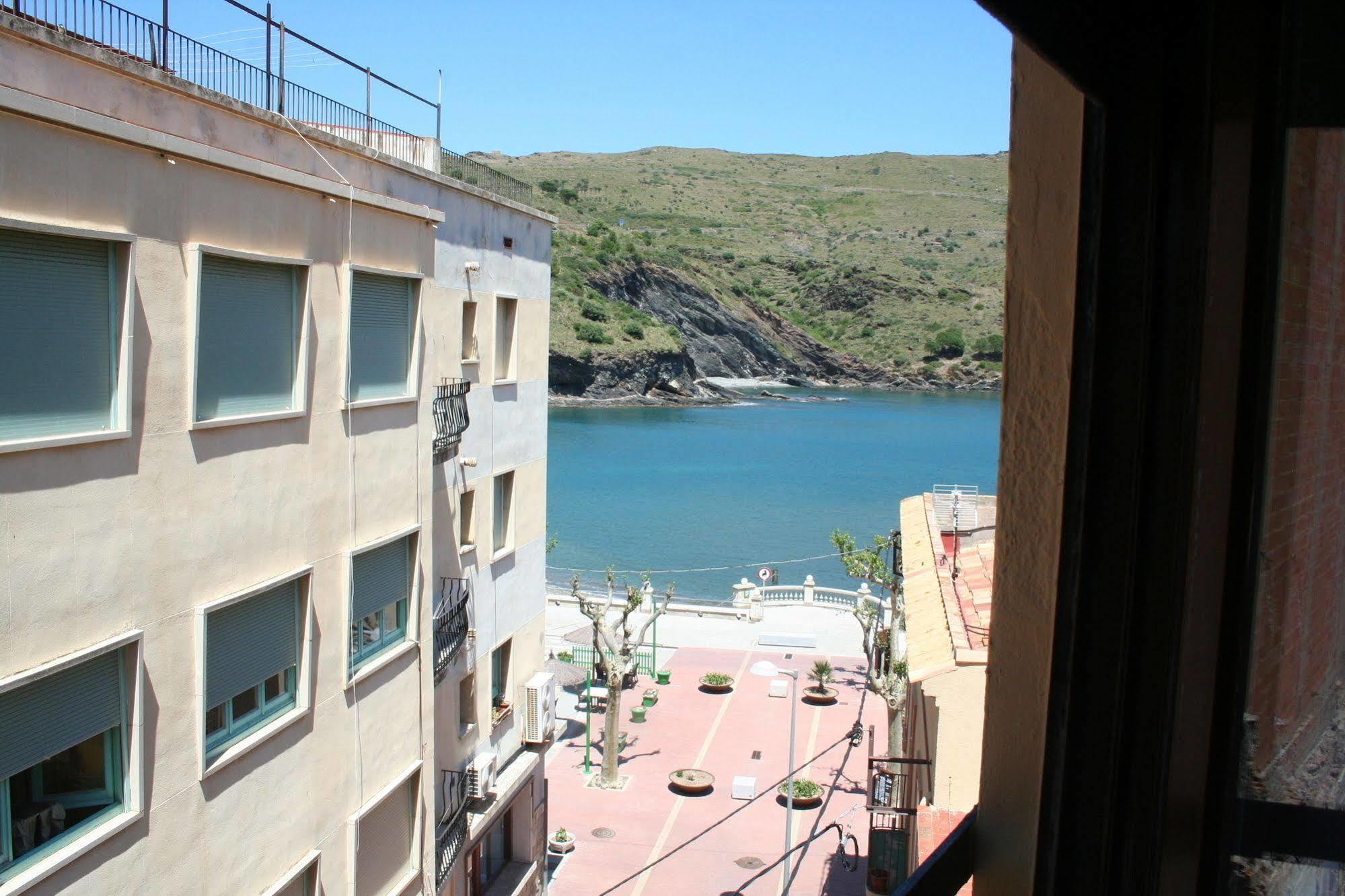 Hostal Juventus Portbou Exterior photo