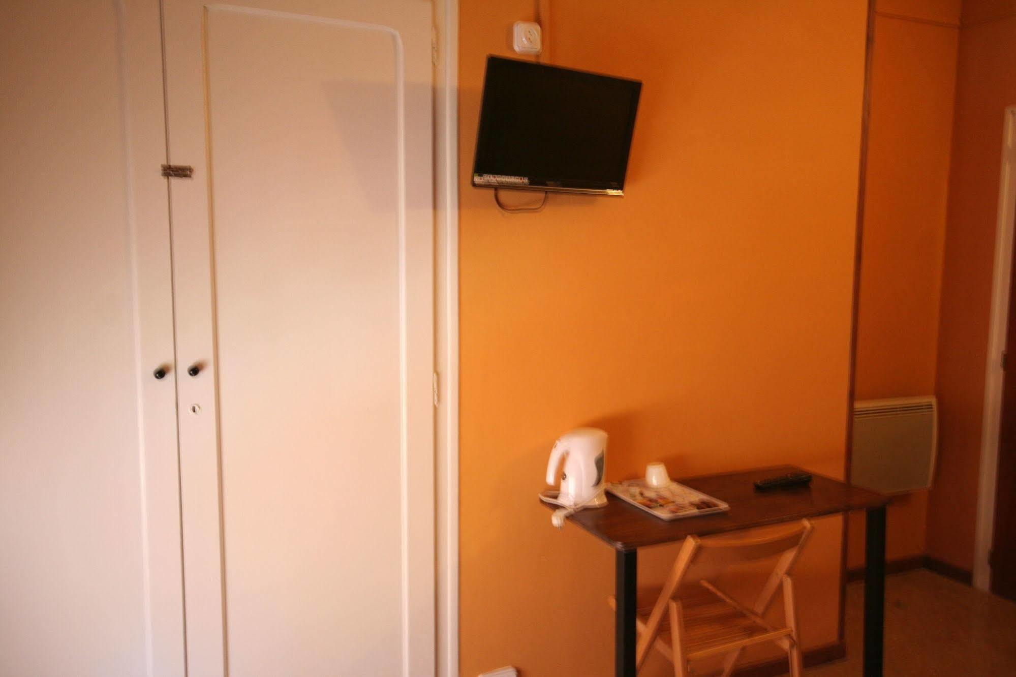 Hostal Juventus Portbou Exterior photo