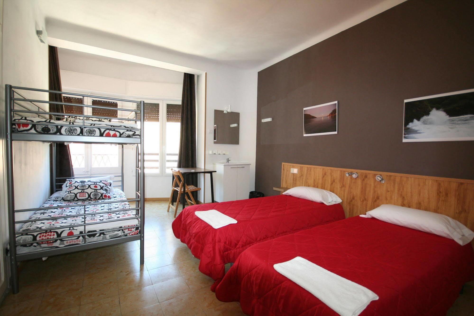 Hostal Juventus Portbou Exterior photo