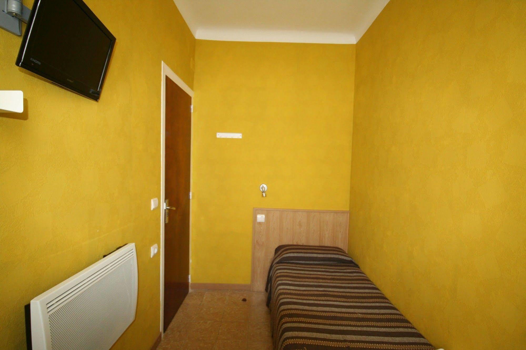 Hostal Juventus Portbou Exterior photo