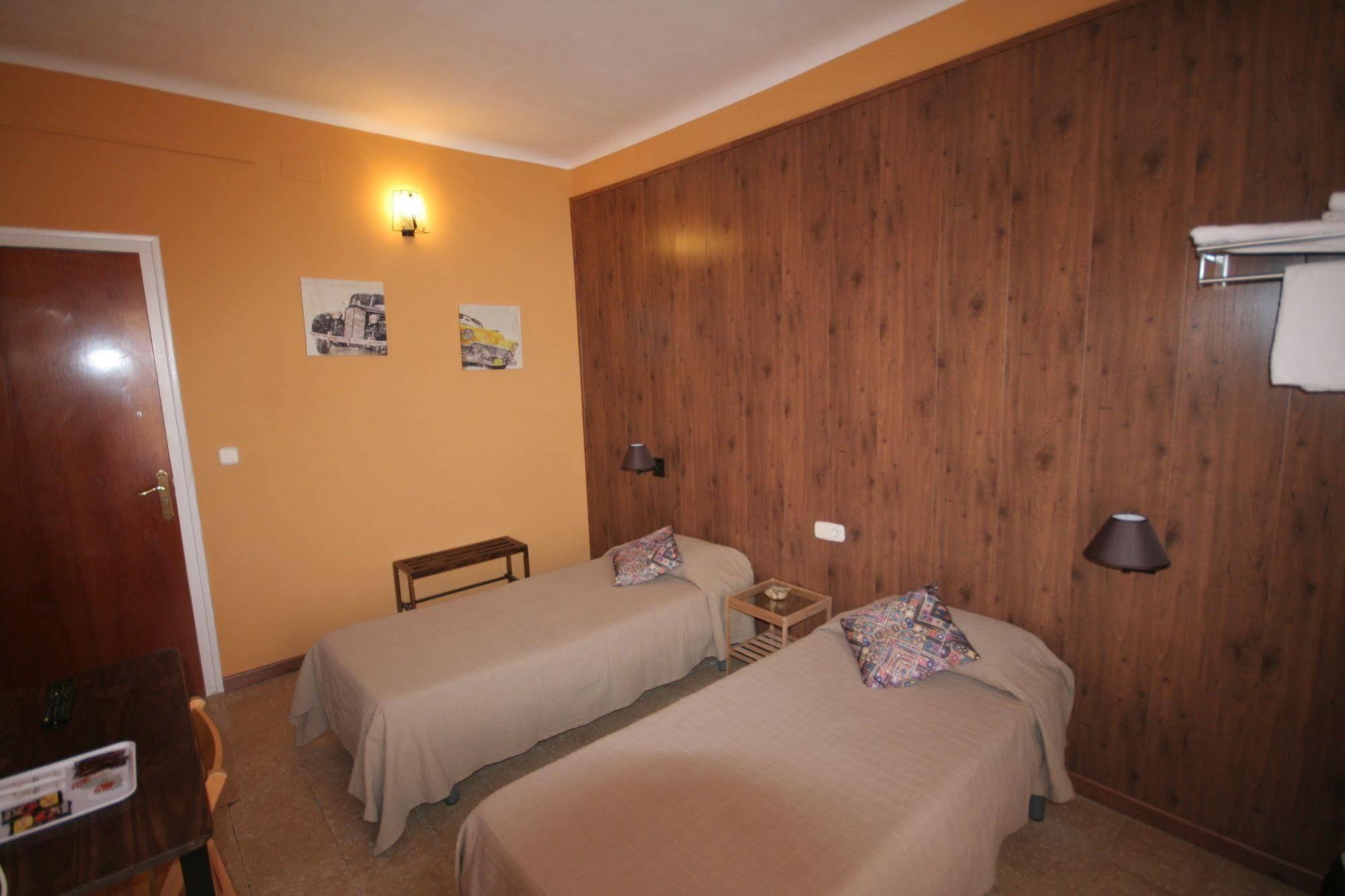 Hostal Juventus Portbou Exterior photo