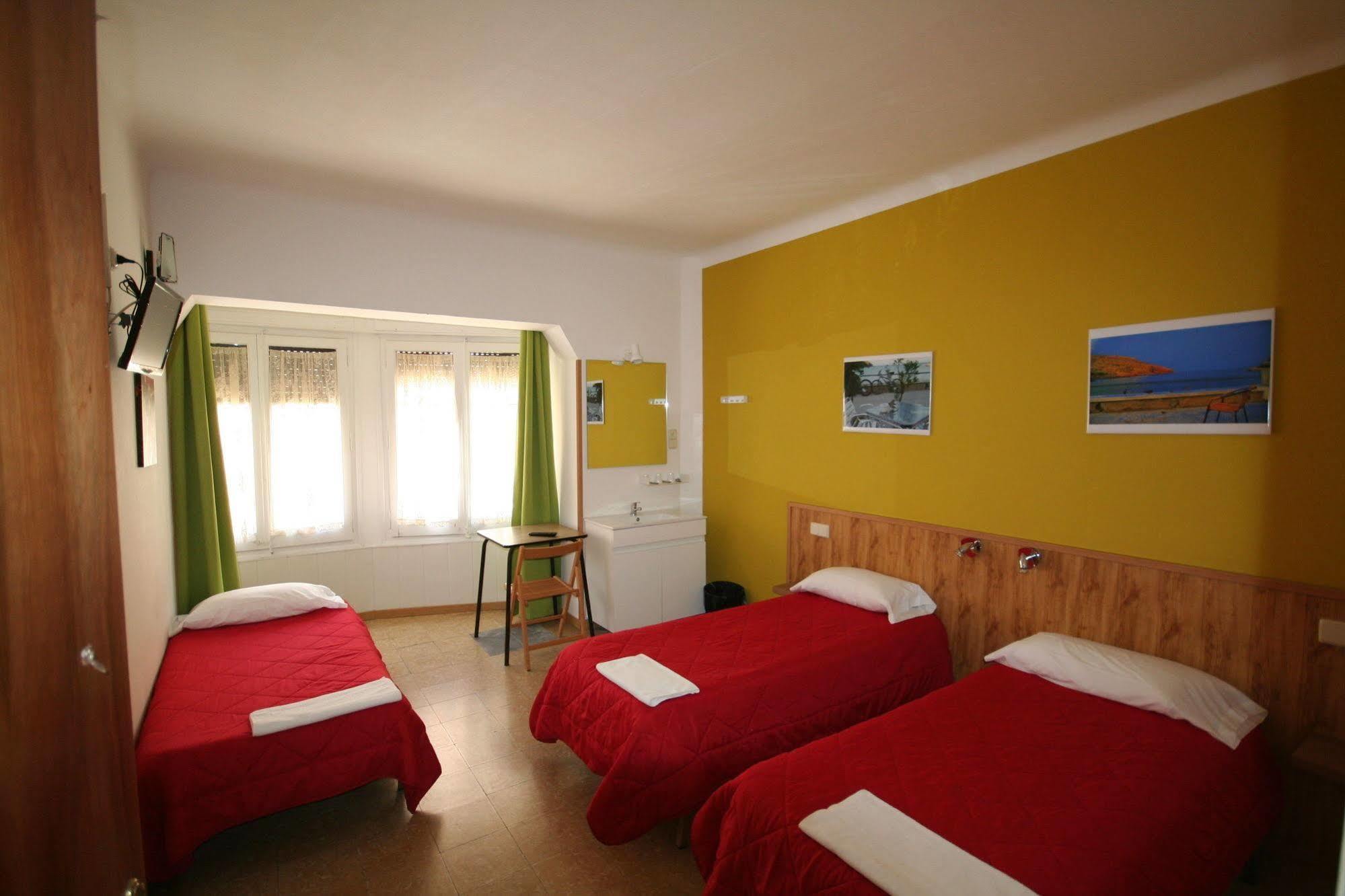 Hostal Juventus Portbou Exterior photo