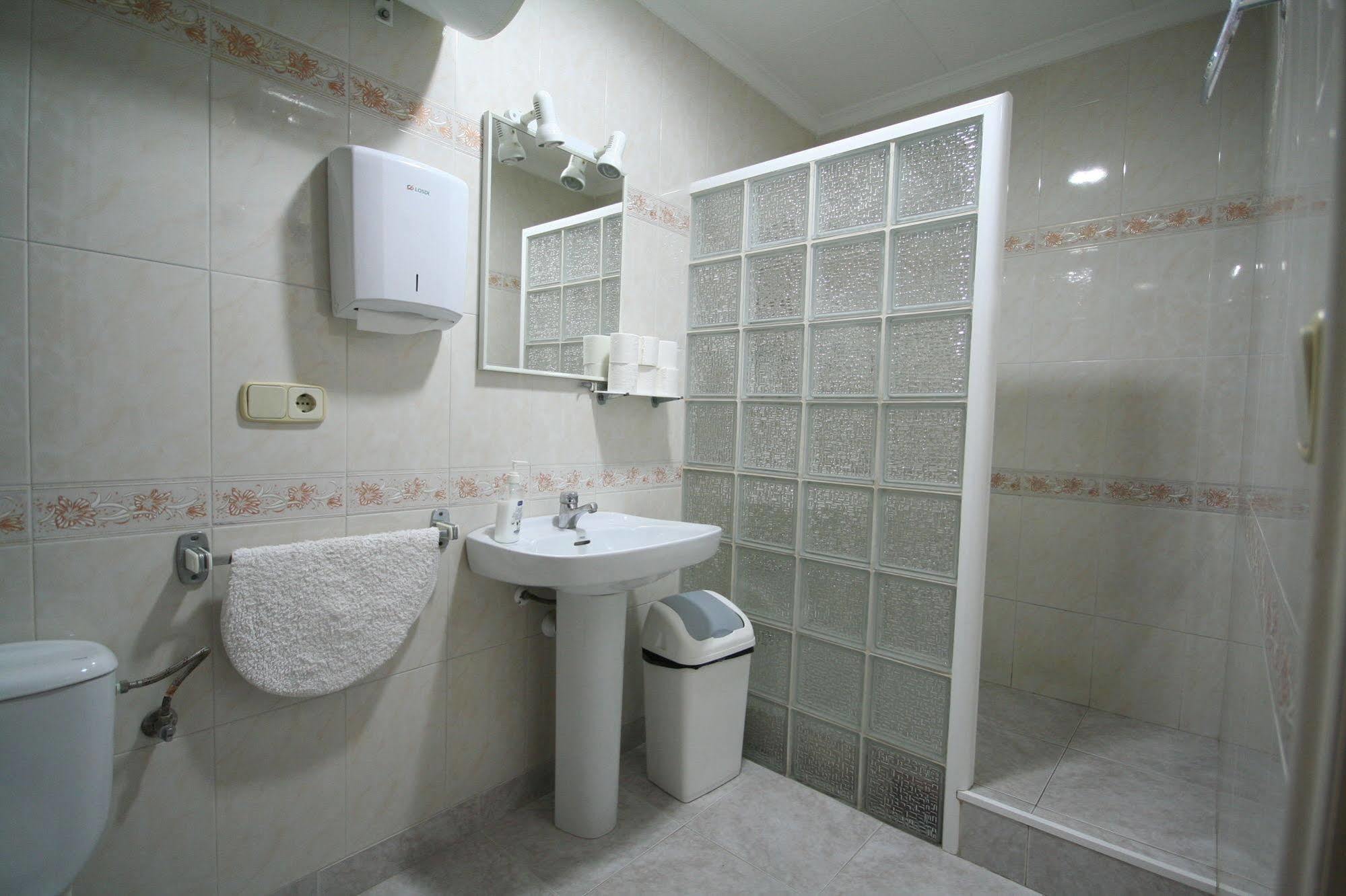 Hostal Juventus Portbou Exterior photo