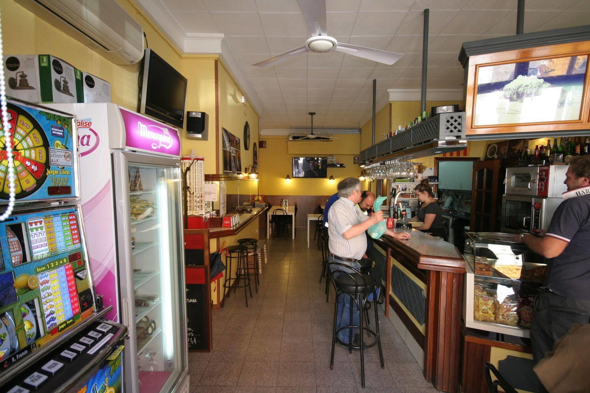 Hostal Juventus Portbou Exterior photo