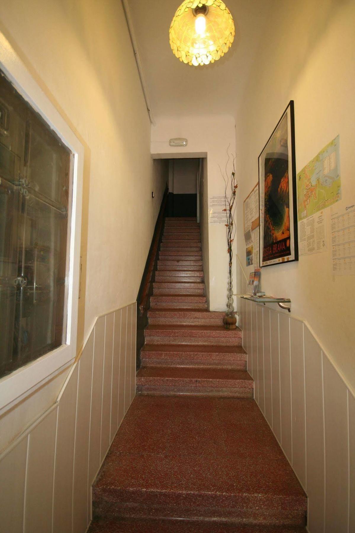 Hostal Juventus Portbou Exterior photo