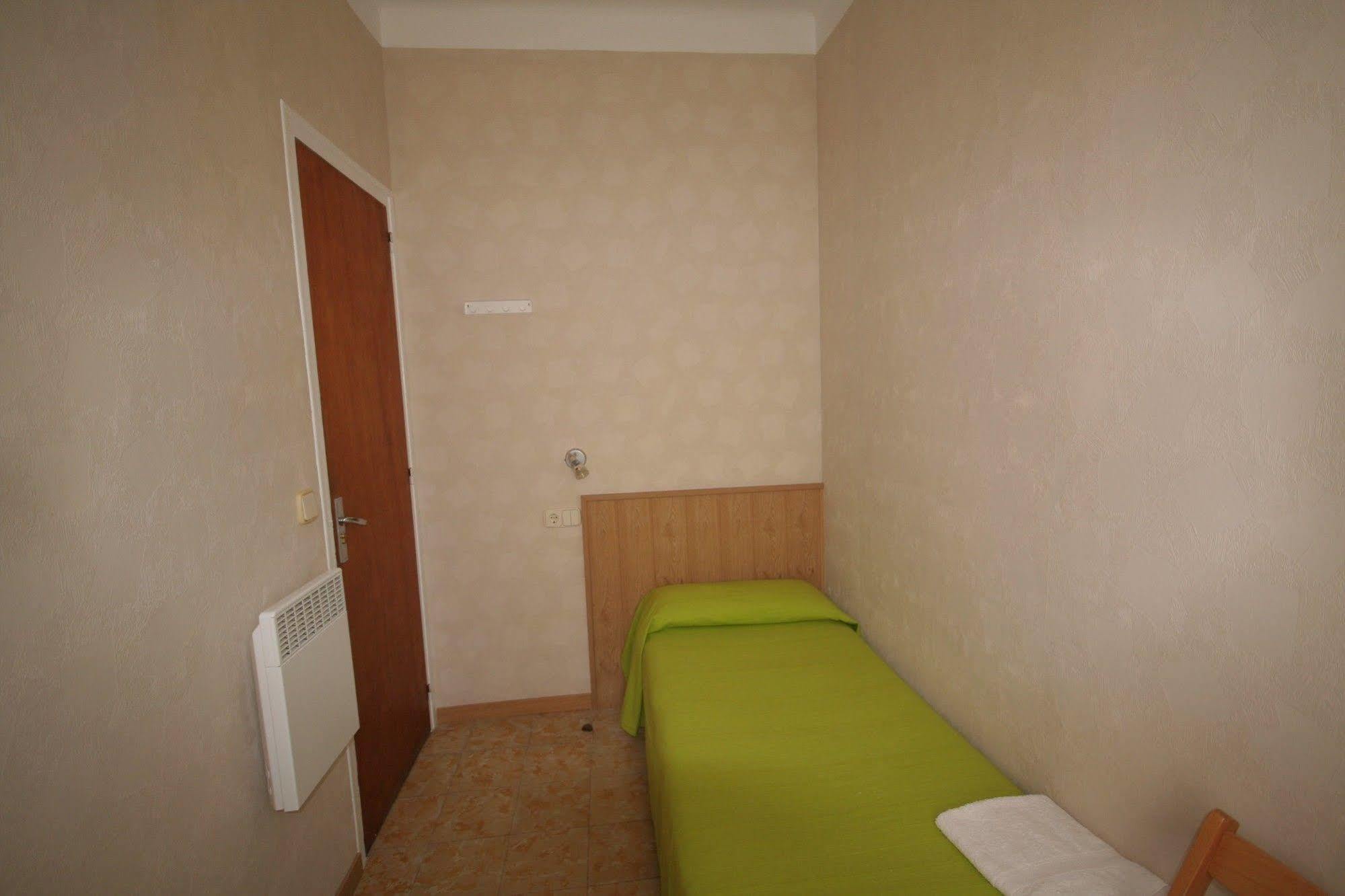 Hostal Juventus Portbou Exterior photo