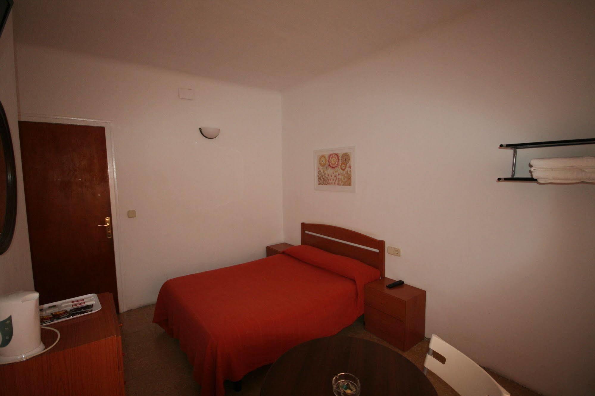 Hostal Juventus Portbou Exterior photo